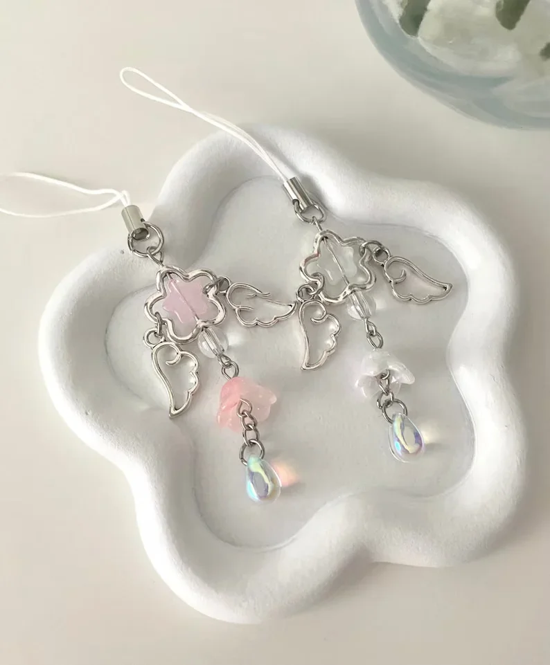 Phone Accessories Ideas - พวงกุญแจแองเจิล เสน่ห์โทรศัพท์ พวงกุญแจจับคู่ ปีกดอกไม้น่ารัก เครื่องประดับ Fairycore